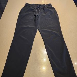 Lululemon on the fly pant, woven, black, size 8